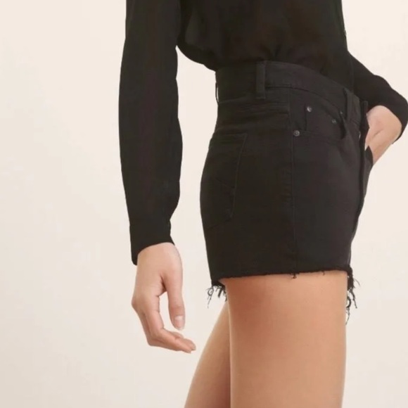 Aritzia Talula black cut off high waisted shorts size 28 - Picture 4 of 4